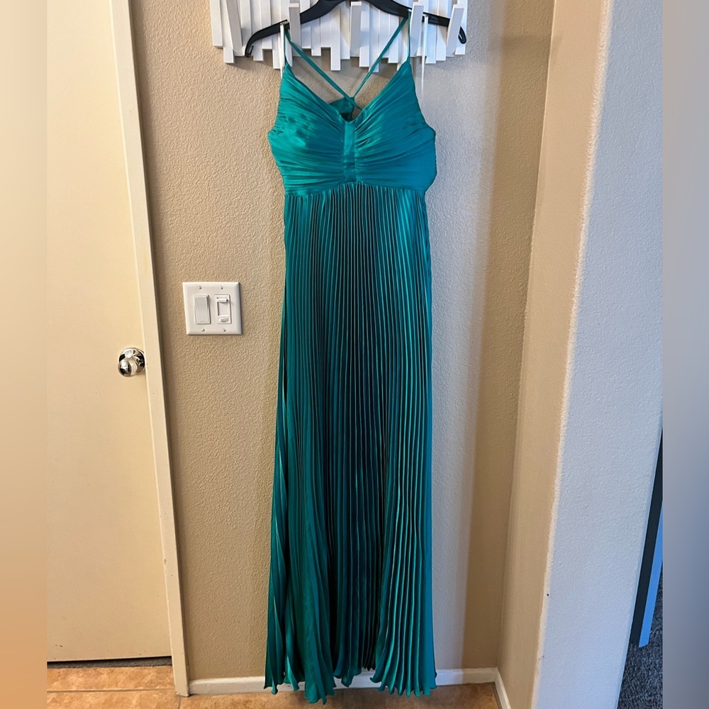 Gown by Minuet Emerald Green Pleated Cutout S